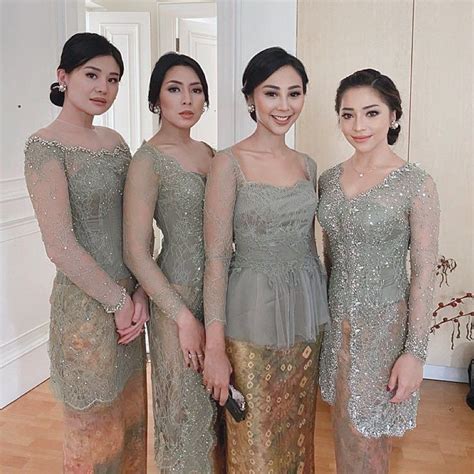 kebaya hijau sage